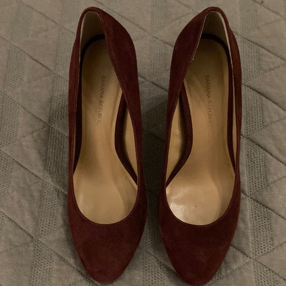 Banana Republic Burgundy Suede Pumps 👠 - Picture 2 of 7